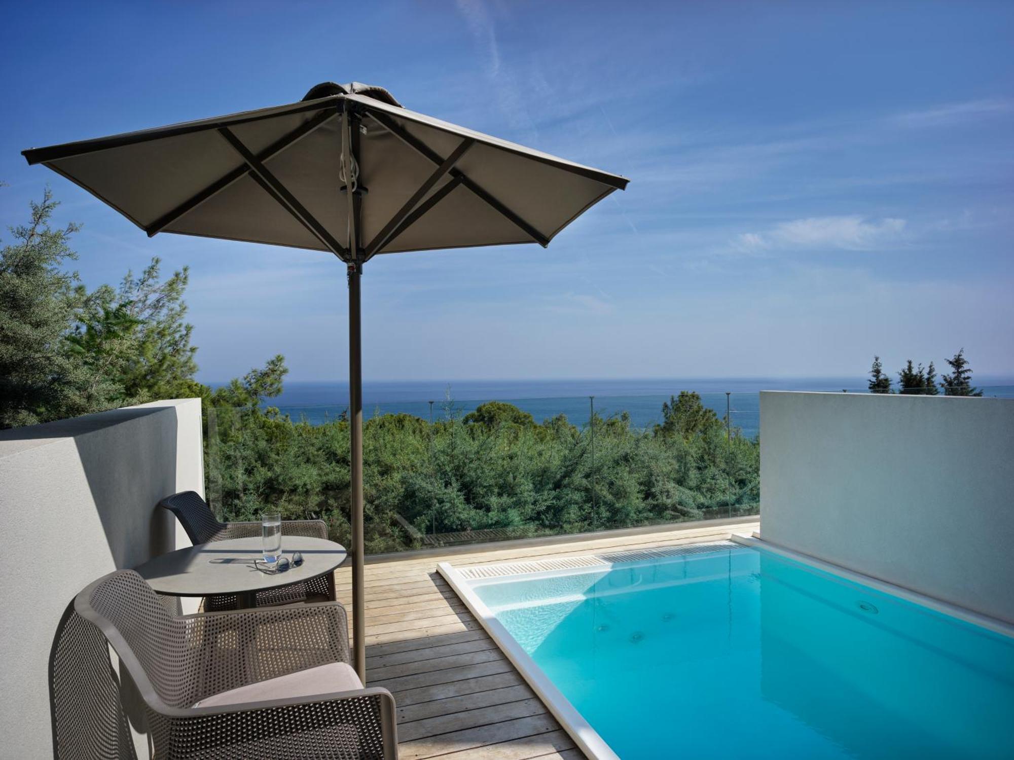 Esperos Village Blue & Spa - Adults Only Faliraki Pokoj fotografie A private pool at a hotel