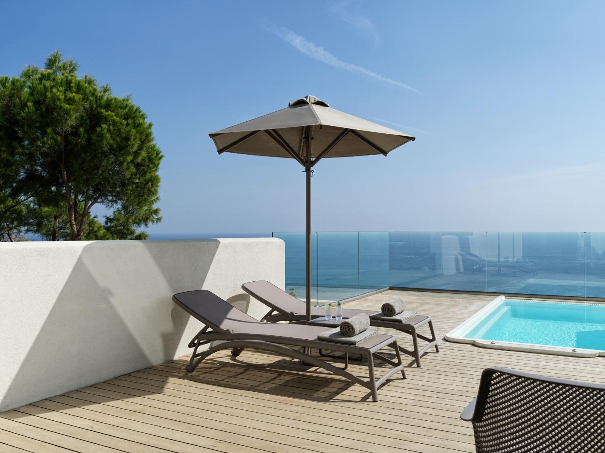 Esperos Village Blue & Spa - Adults Only Faliraki Pokoj fotografie A patio umbrella