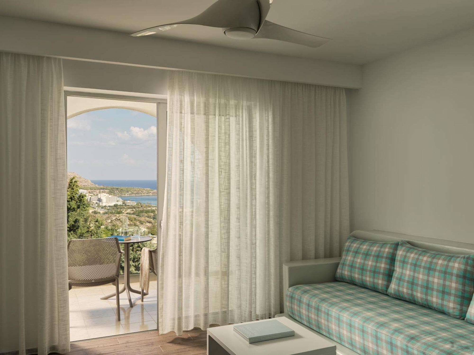 Esperos Village Blue & Spa - Adults Only Faliraki Pokoj fotografie A ceiling fan in a hotel room